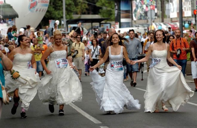 В Белграде прошел пробег невест